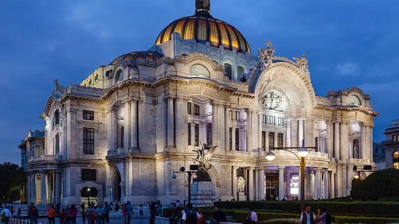 Evening Palacio de Bellas Artes view from southwest