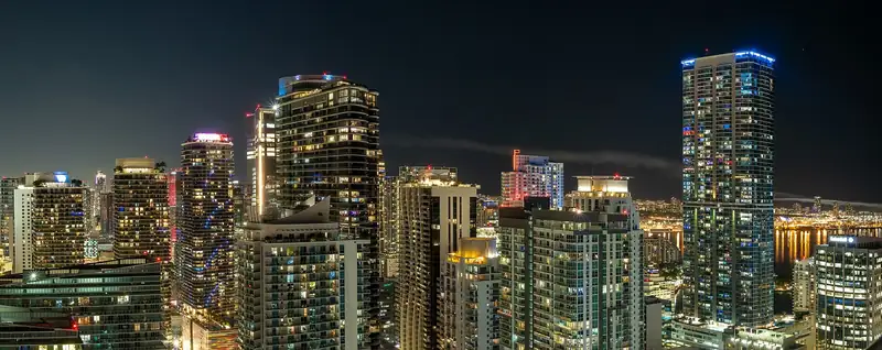 Skyline de Brickell en Miami de noche